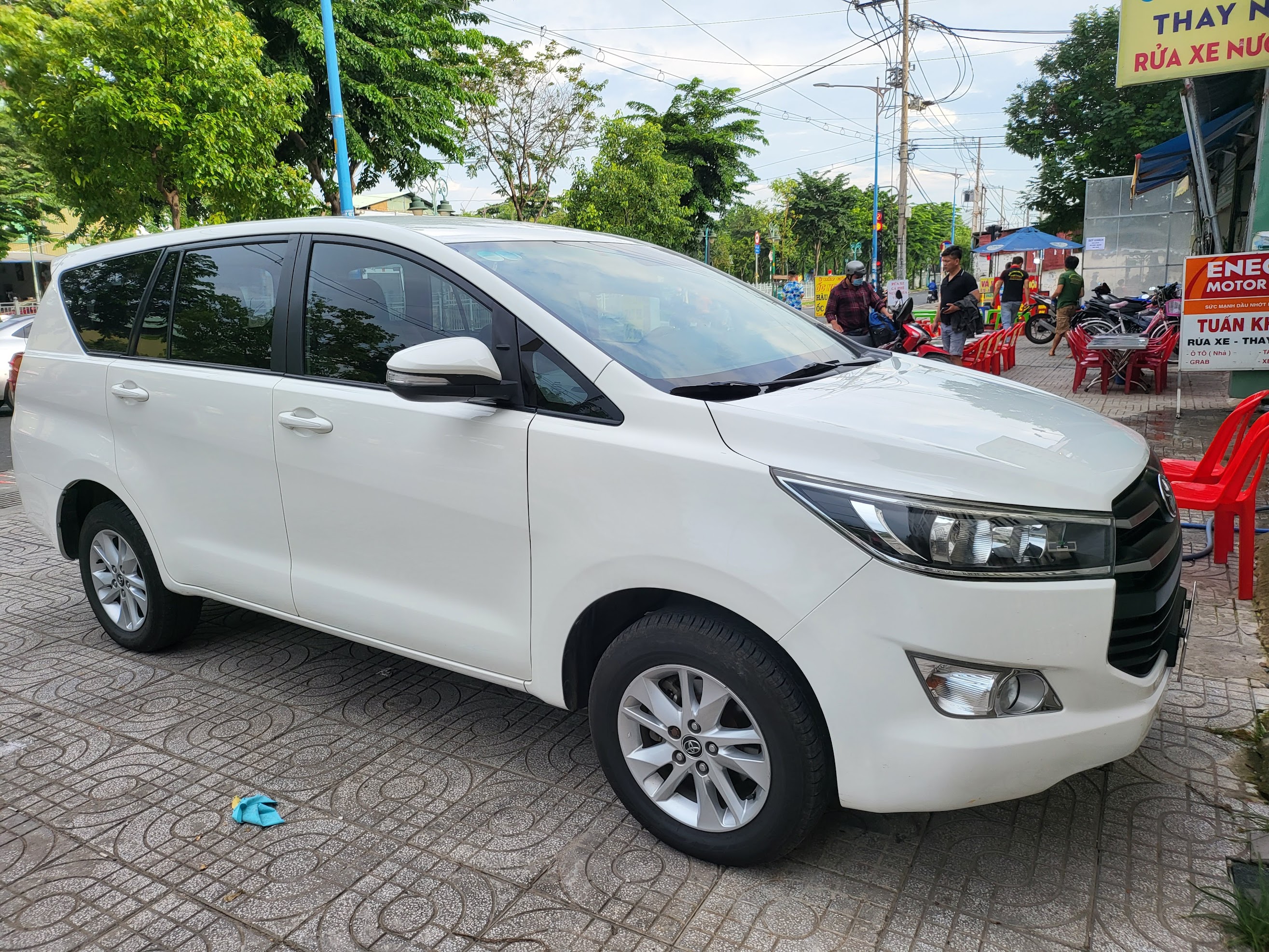 Xe 7 chỗ tự lái Toyota Innova 2018 số sàn