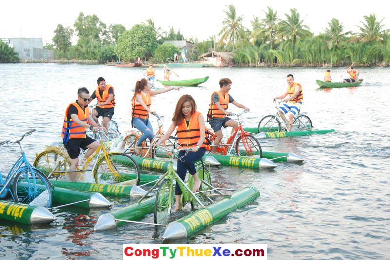Làng Tre Việt đạp xe trên sông