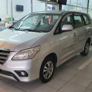 Xe 7 chỗ tự lái Toyota Innova 2014-2015 số sàn