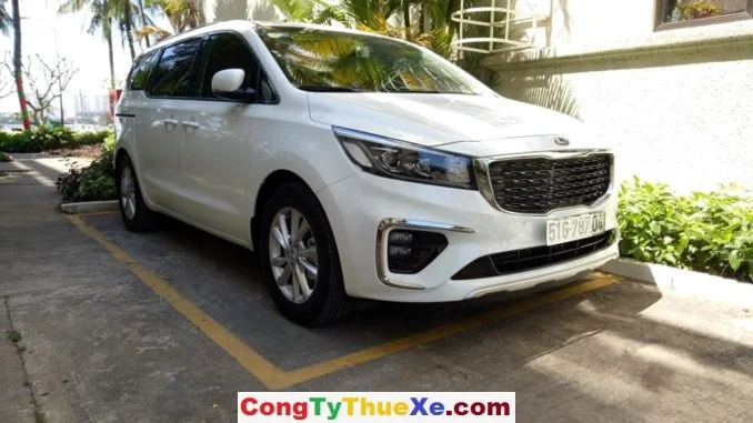 Thuê xe Kia Sedona (1)