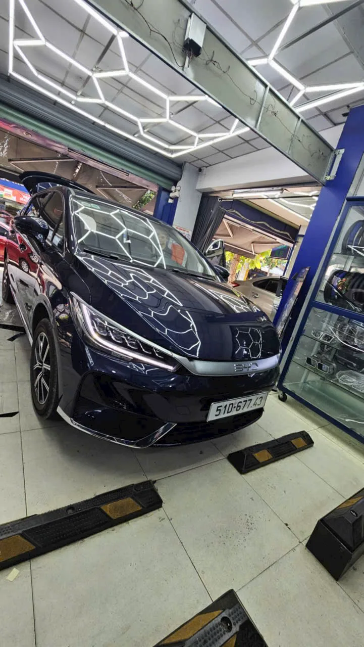 BYD M6 – 실제 차량 전면